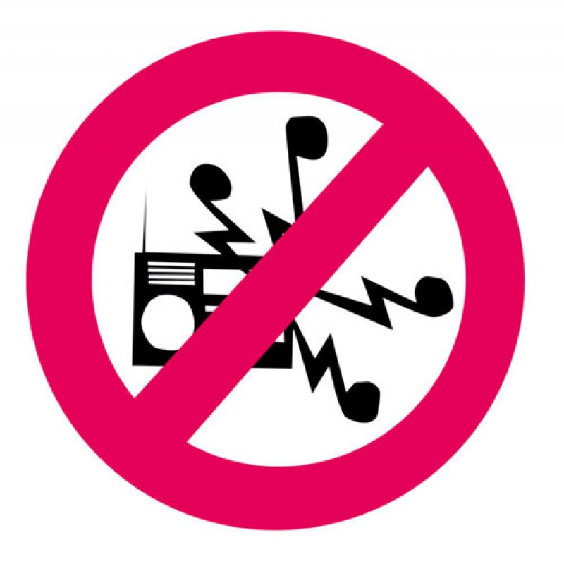 Знак не гудеть. Знак шуметь запрещено. Шуметь запрещено значок. Табличка не шуметь. Знак запрещающий шуметь в лесу.